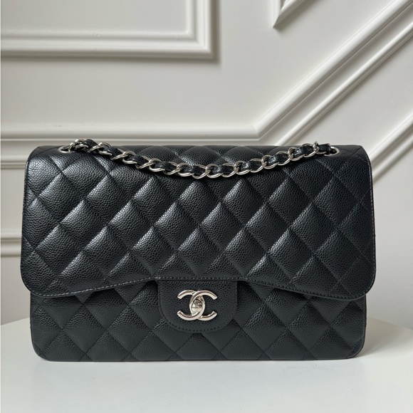 —SOLD— Jumbo classic Black Flap - Picture 1 of 16